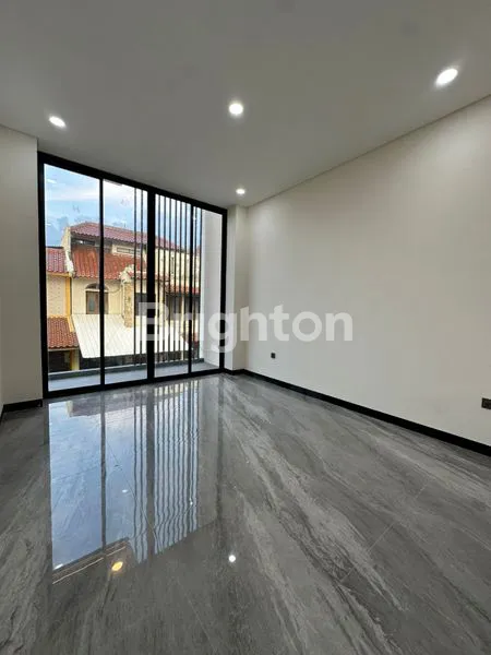 image RUMAH MEWAH BARU JAKARTA SELATAN (3)
