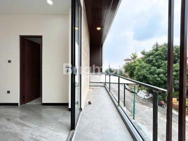 image RUMAH MEWAH BARU JAKARTA SELATAN (6)