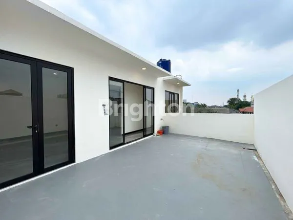 image RUMAH MEWAH BARU JAKARTA SELATAN (7)
