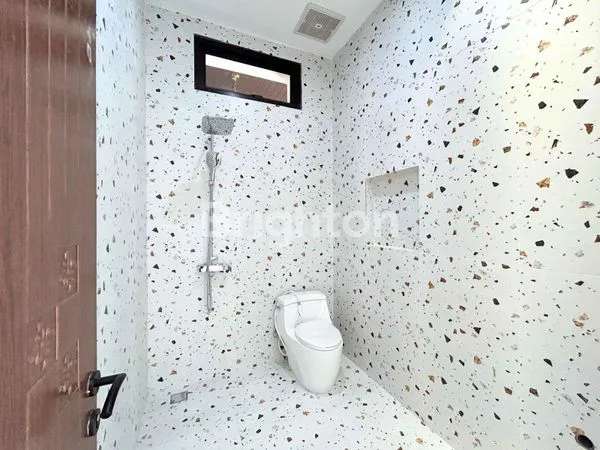 image RUMAH MEWAH BARU JAKARTA SELATAN (5)