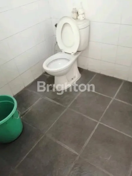 image RUKO TERAWAT 3 LANTAI AREA PADAT USAHA DI BRIGJEN KATAMSO WARU SIDOARJO DEKAT RUNGKUT TOL RUNGKUT WARU JUANDA TAMBAK SUMUR (7)