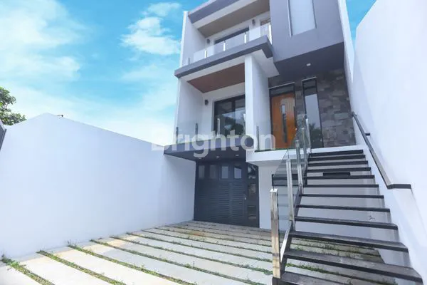 image DIJUAL RUMAH MEWAH 3 LANTAI DI BUKIT GOLF BOGOR (1)