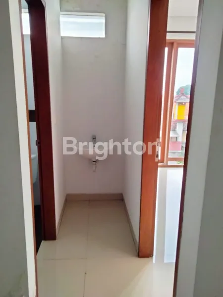 image RUMAH 2 LANTAI DI PUSAT KOTA DENPASAR, HANYA 5 MENIT KE BAJRA SANDHI  (6)