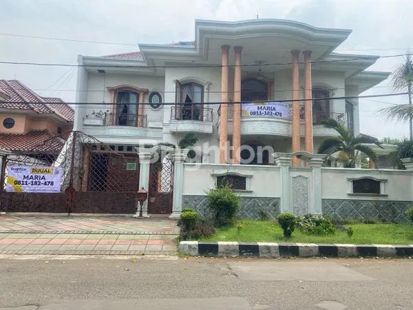 RUMAH MEWAH KLASIK MODERN DI CENDANA RAYA  JAKASAMPURNA - BEKASI