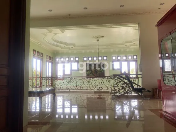 image RUMAH MEWAH KLASIK MODERN DI CENDANA RAYA  JAKASAMPURNA - BEKASI (8)