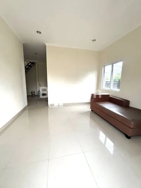 image RUMAH BARU 2LANTAI HOEK STRATEGIS BEBAS BANJIR (3)