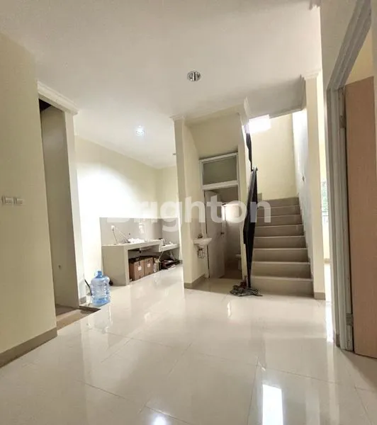 image RUMAH BARU 2LANTAI HOEK STRATEGIS BEBAS BANJIR (5)