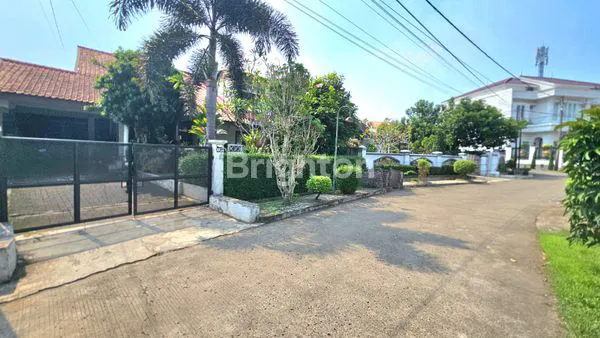 image RUMAH LUAS SANGAT NYAMAN SIAP HUNI DI KOMPLEK ARCO DEPOK (1)