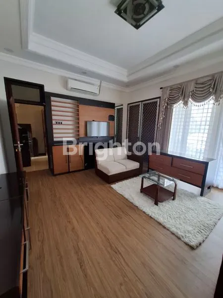 RUMAH MEWAH 3 LANTAI FULL FURNISH DI GUDANG PELURU, TEBET