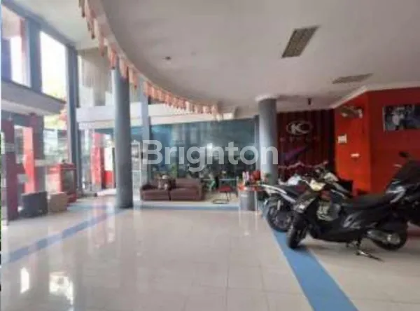 image BANGUNAN KOMERSIAL 3 LANTAI TEUKU UMAR BARAT – LOKASI SUPER STRATEGIS UNTUK SEBUAH BISNIS BESAR (2)