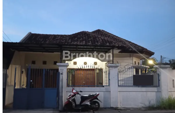 image DIJUAL RUMAH LOKASI STRATEGIS DI JANTUNG SUKOLILO (2)