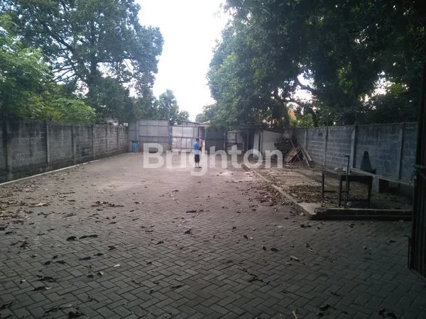 GUDANG STRATEGIS HALAMAN LUAS NOL JALAN RAYA