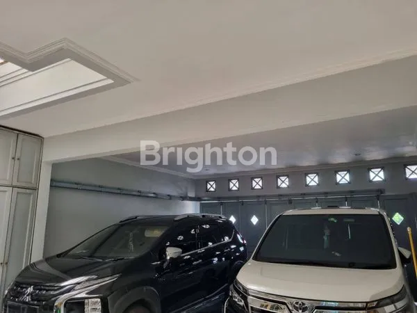 image RUMAH MEWAH,2 LANTAI, LUAS DAN SIAP HUNI DI CIPUTAT, TANGSEL (7)