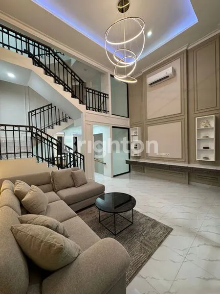 image RUMAH MEWAH 3.5 LANTAI + LIFT DI MAMPANG, JAKARTA SELATAN (3)