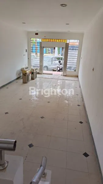 image RUKO 3 LANTAI STRATEGIS DI PUSAT KUTA, 150M2 DEKAT PANTAI (2)