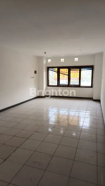 image RUKO 3 LANTAI STRATEGIS DI PUSAT KUTA, 150M2 DEKAT PANTAI (5)