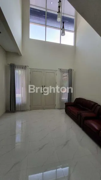 image RUMAH BAGUS 2 LANTAI RENOV SEMI FURNISHED (1)