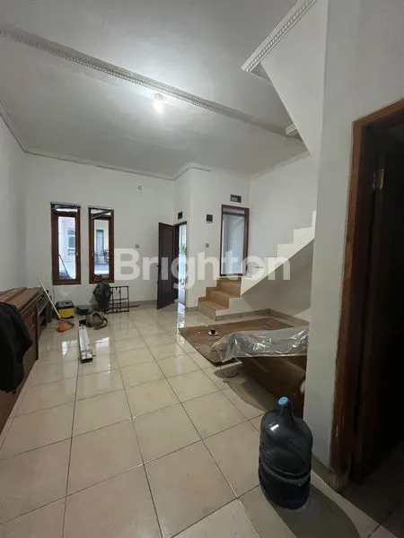 image DIJUAL RUMAH 2 LANTAI DI KOMPLEK AMAN DAN STRATEGIS DI BOJONG KONENG KOTA BANDUNG DENGAN ONE GATE SYSTEM - VIEW KOTA DAN PEGUNUNGAN (3)