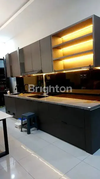 image RUMAH DI JEMURSARI TIMUR 3 LANTAI ADA ROOFTOP  (3)