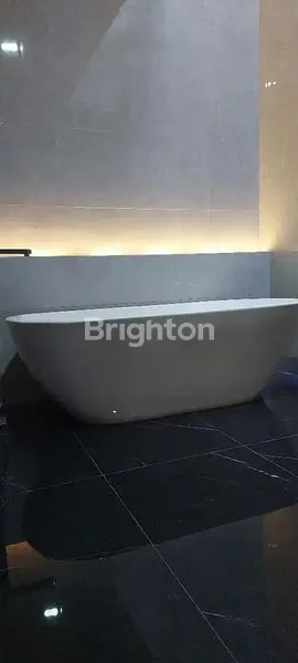 image RUMAH DI JEMURSARI TIMUR 3 LANTAI ADA ROOFTOP  (8)