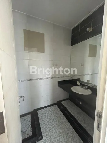 image RUMAH MEWAH 2 LANTAI 4KT DI HARAPAN INDAH - SHM SIAP HUNI (8)