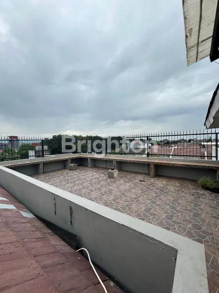 image RUMAH MEWAH 2 LANTAI 4KT DI HARAPAN INDAH - SHM SIAP HUNI (7)