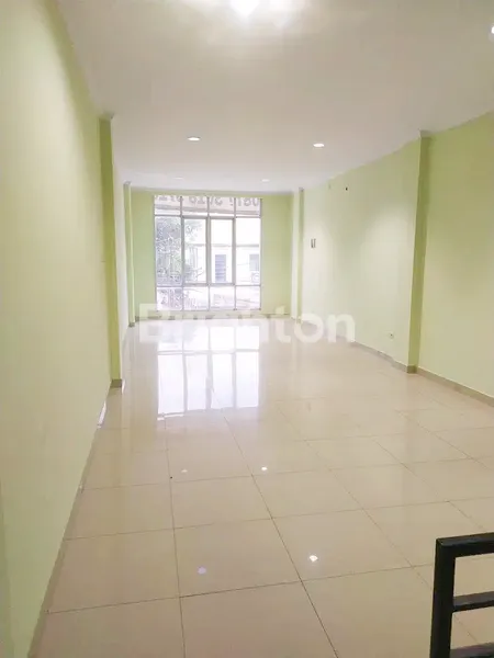 image RUKO BAGUS 4,5 LANTAI STRATEGIS DI PUSAT KERAMAIAN PONDOK GEDE COCOK UNTUK BISNIS, USAHA, KANTOR DI JATIWARINGIN, PONDOK GEDE, BEKASI (4)