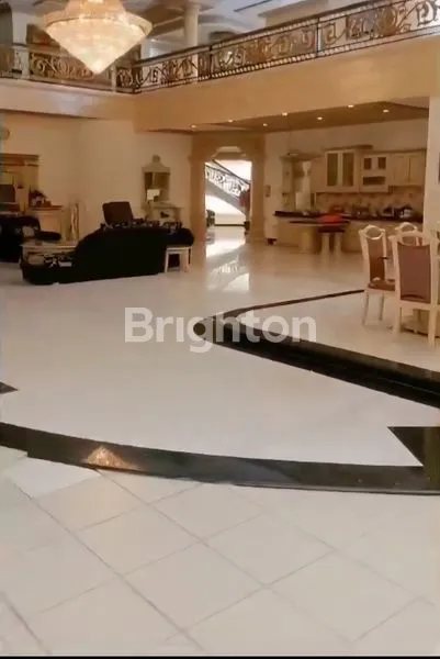 image RUMAH MEWAH DI SEKTOR 1 (8)