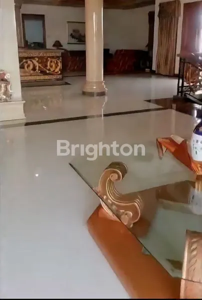 image RUMAH MEWAH DI SEKTOR 1 (3)