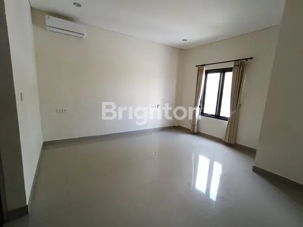 image RUMAH SEWA HADAP TIMUR DI LINGKUNGAN TENANG – 3KT, 3KM, GARASI, SHM, ADA AC & WATER HEATER (6)