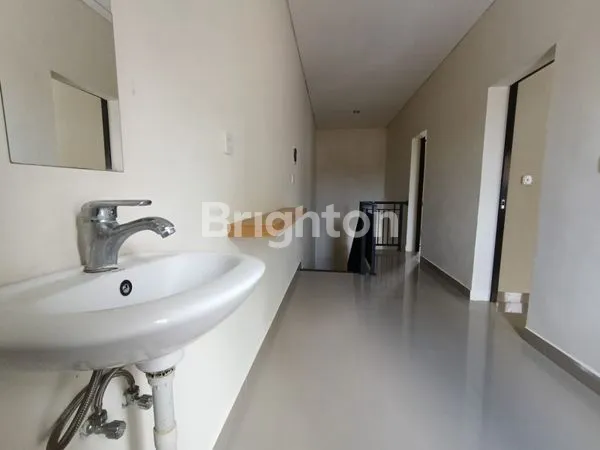 image RUMAH SEWA HADAP TIMUR DI LINGKUNGAN TENANG – 3KT, 3KM, GARASI, SHM, ADA AC & WATER HEATER (8)