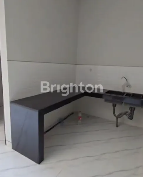 image RUMAH MUNGIL BERKUALITAS NEW GRESS 100% KUTISARI INDAH DEKAT UNIV PETRA SIWALANKERTO FRONTAGE AYANI JEMURSARI PRAPEN PLAZA MARINA RUNGKUT SIER (5)