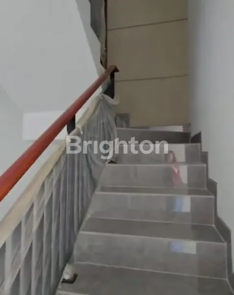 image RUMAH MUNGIL BERKUALITAS NEW GRESS 100% KUTISARI INDAH DEKAT UNIV PETRA SIWALANKERTO FRONTAGE AYANI JEMURSARI PRAPEN PLAZA MARINA RUNGKUT SIER (7)