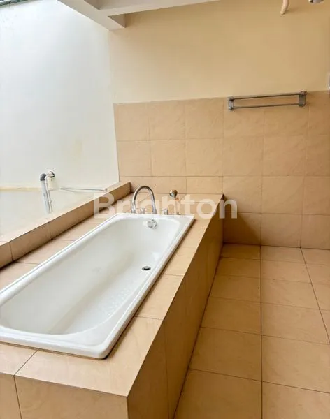 image RUMAH MEWAH THE HILL DISEWAKAN (7)