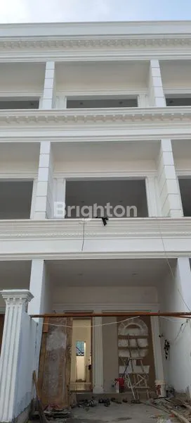 image RUMAH BARU 3 LANTAI PLUS ROOF TOP LOKASI STRATEGIS DI TANJUNG DUREN JAKARTA BARAT  (1)