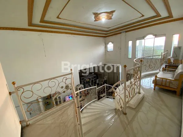 image RUMAH MEWAH GAYA AMERICA STYLE DI PINGGIR KOTA SOLO  (7)