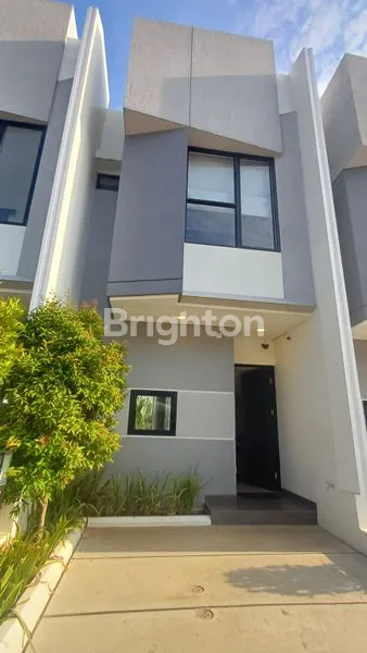 image RUMAH YANG AMAN DAN SANGAT NYAMAN  DI LOKASI YANG SANGAT STRATEGIS. (1)