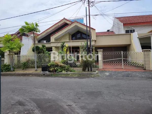 image RUMAH DI LOKASI STRATEGIS  DEKAT PAKUWON CITY GALAXY MALL KERTAJAYA KLAMPIS MANYAR MERR KERTAJAYA ITS UNAIR (1)