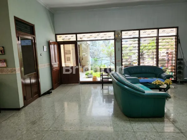 image RUMAH DI LOKASI STRATEGIS  DEKAT PAKUWON CITY GALAXY MALL KERTAJAYA KLAMPIS MANYAR MERR KERTAJAYA ITS UNAIR (2)