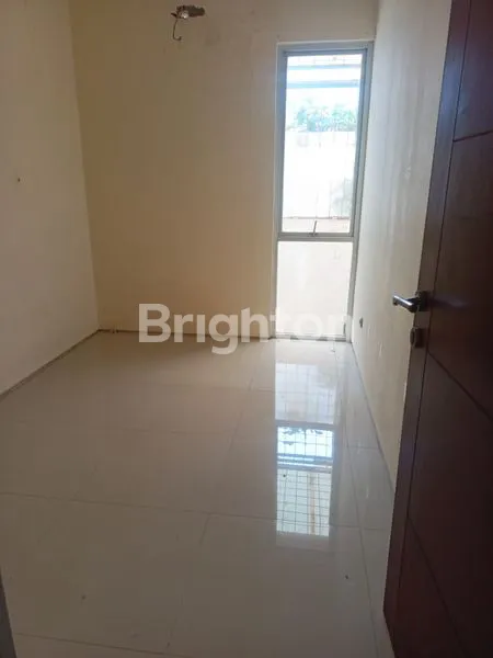 image RUMAH SIAP HUNI 2 LANTAI TAMAN RATU JAKARTA BARAT (8)
