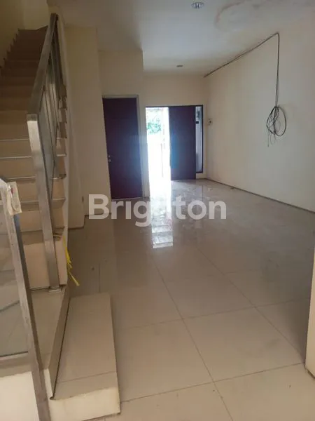 image RUMAH SIAP HUNI 2 LANTAI TAMAN RATU JAKARTA BARAT (4)