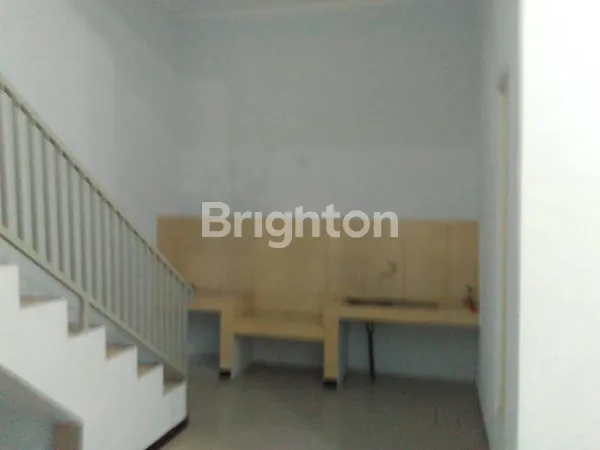 image RUMAH RUNGKUT MAPAN TENGAH MINIMALIS 2 LANTAI ROW 2 MOBIL DEKAT UPN STRATEGIS (2)