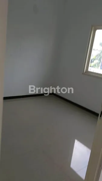 image RUMAH RUNGKUT MAPAN TENGAH MINIMALIS 2 LANTAI ROW 2 MOBIL DEKAT UPN STRATEGIS (5)