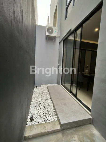 image RUMAH BARU MODERN MINIMALIS DI SAWOJAJAR (8)