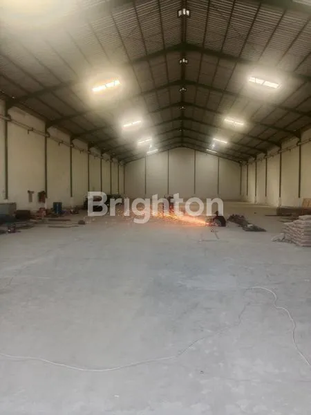 image GUDANG BARU GRESS SIAP HUNI LOKASI SANGAT STRATEGIS (2)