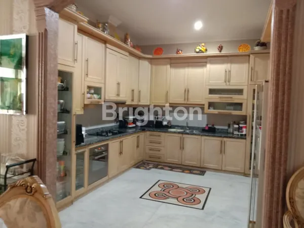 image RUMAH MEWAH 3 LANTAI DI PIK JAKARTA UTARA FULL FURNISH ADA KOLAM RENANGNYA (8)