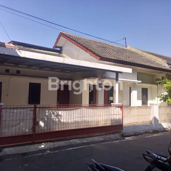 image RUMAH ASRI SIAP HUNI DI DALAM PERUMAHAN DEKAT HOTEL ALANA (1)