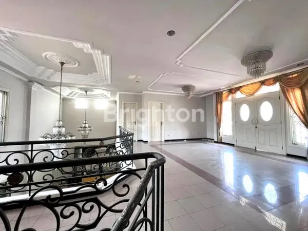 image RUMAH MEWAH DI DHARMAHUSADA INDAH ROW JALAN 3 MOBIL (5)