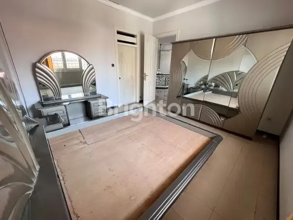 image RUMAH MEWAH DI DHARMAHUSADA INDAH ROW JALAN 3 MOBIL (6)