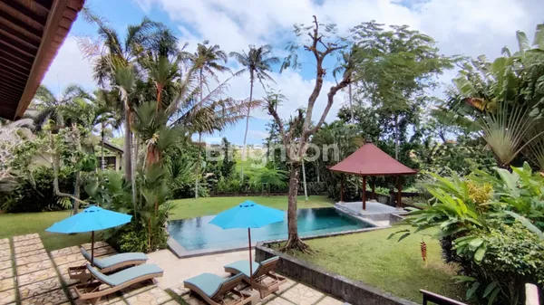 image LUXURIOUS VILLA WITH RESORT VIBES NEAR PERERENAN (1)